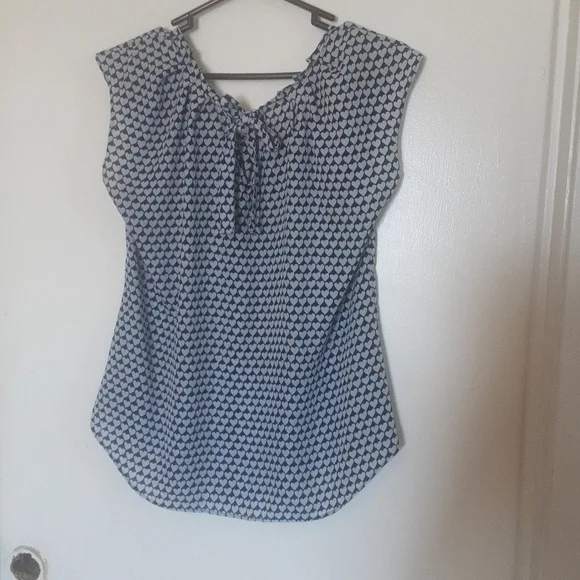 Lauren Conrad Back Bow Tie Heart Patterned Blouse Sz L - Picture 3 of 6